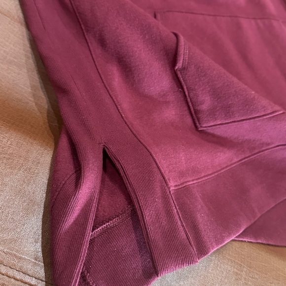 NEW Tek Gear Cowl neck Tunic Burgundy with Front Pocket thumb holes Sz XL - Picture 12 of 13